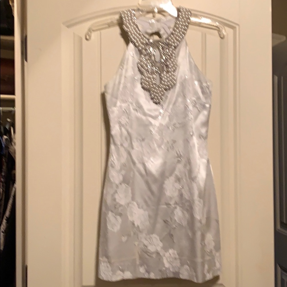 Cachet size 4 mini silver beaded